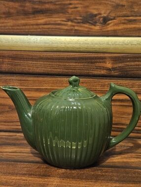 Vintage Fraunfelter China Green Ribbed Teapot Art Deco 1930s Ohio USA with Lid